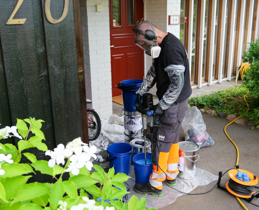 Epoxy blandes før impregnering av strømpeforing