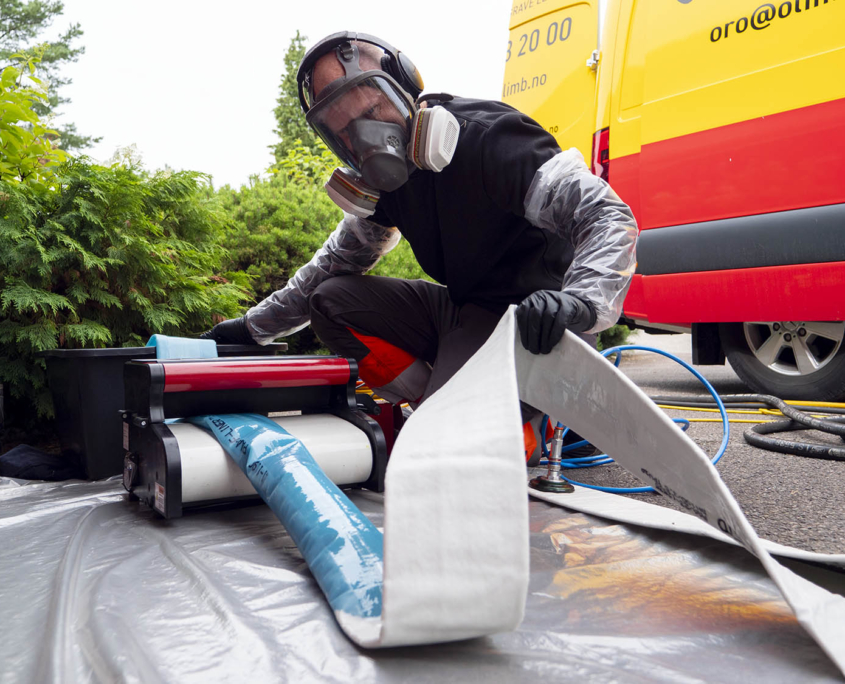Strømpeforing mettes med epoxy