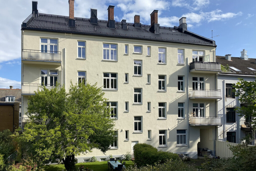 Bygården har et ærverdig og pent ytre, men bak fasaden var ting vesentlig annerledes.
