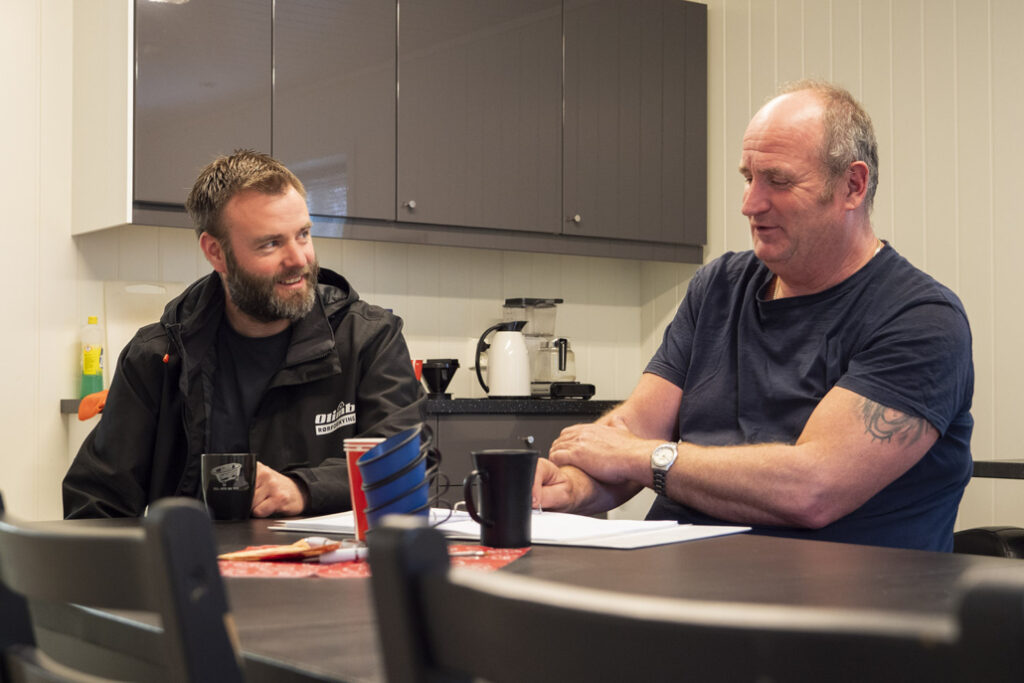 Salgsleder i Olimb Rørfornying Grenland, Hans Edvard Lunde og styreleder Lars Morten Svendsen, som også er vaktmester i et annet borettslag.