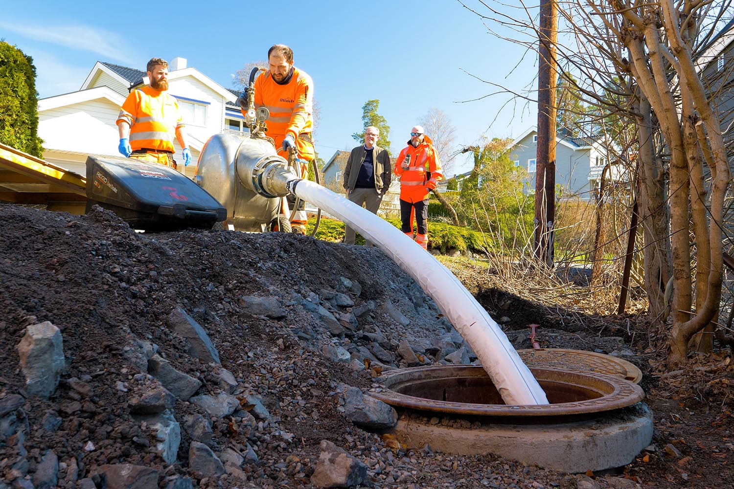 Rørfornying av stikkledning under fylkesvei uten å stenge for trafikken