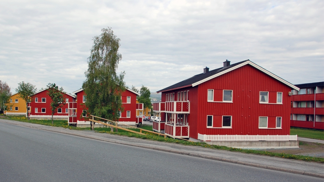 Avløpsrørene i Nardosletta borettslag var så dårlige at planlagte tiltak måtte fremskyndes. Borettslaget kastet seg ut i et omfattende rehabiliteringsprosjekt som, i tillegg til rørfornying av både innvendige og utvendige avløpsrør, inkluderte både drenering, isolring av grunnmur, legging av nye overvannsledninger og anlegging av nye gangveier.