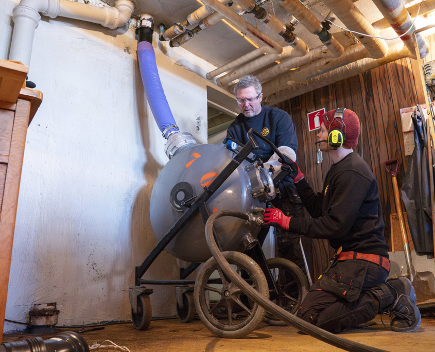 Avløpsrør fornyes fra kjeller til tak med strømpeforing